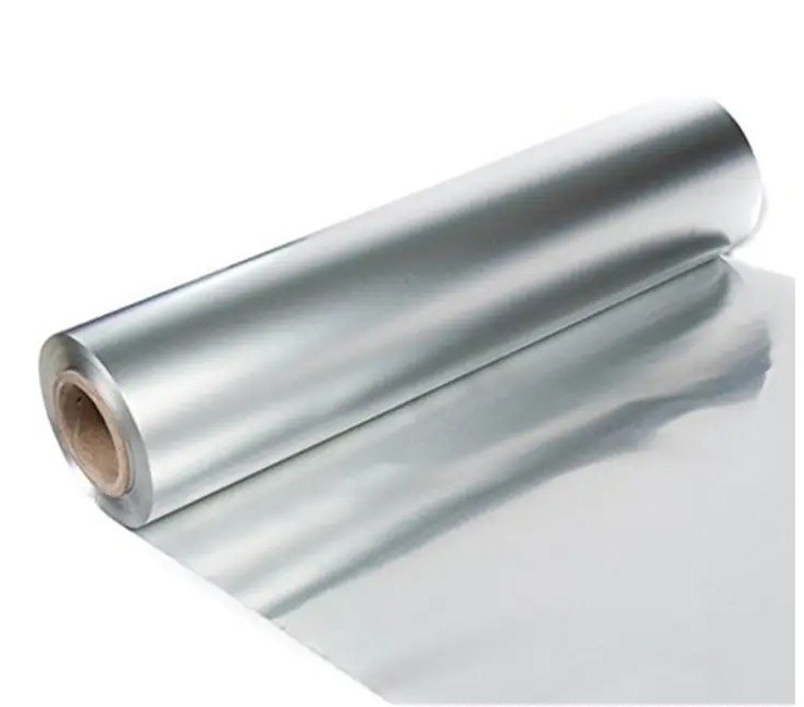 Existe-t-il différentes épaisseurs de rouleaux de papier d’aluminium domestique pour des applications spécifiques ?