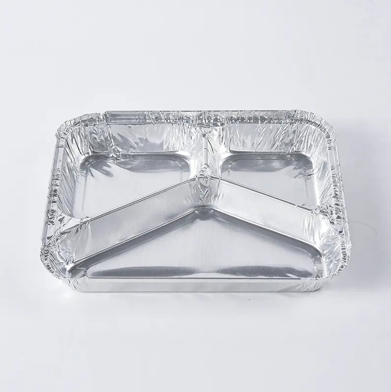 Dans quels aspects le récipient alimentaire en forme de papier d'aluminium froissé présente-t-il une plus grande rigidité ?